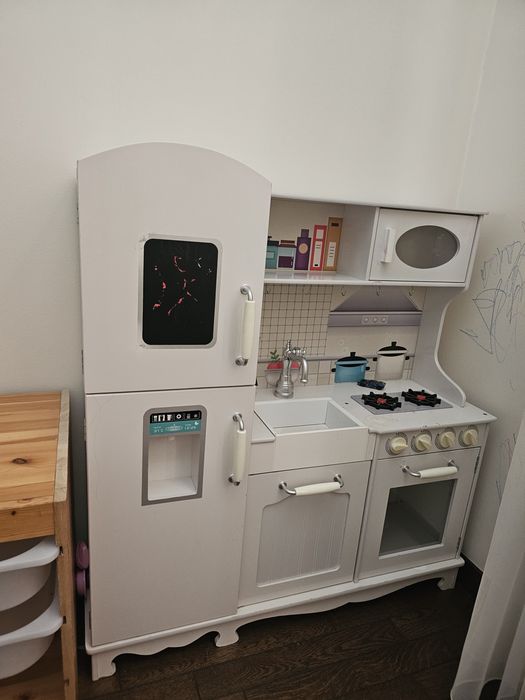 Детская кухня белая