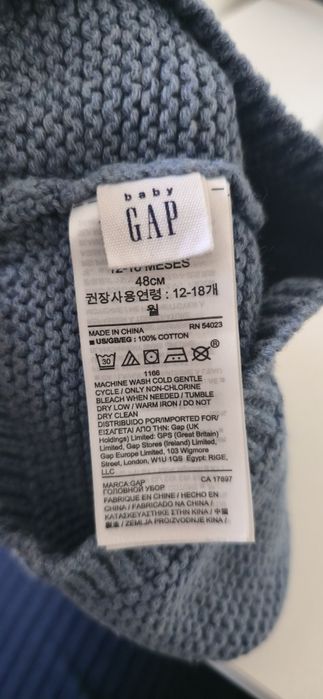 Две вязанные детские шапочки Gap