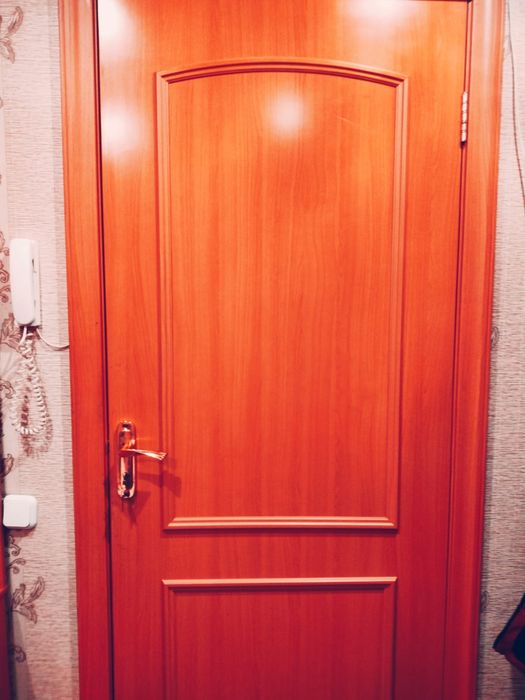 Продам ламинированную входную дверь с доборами!!!