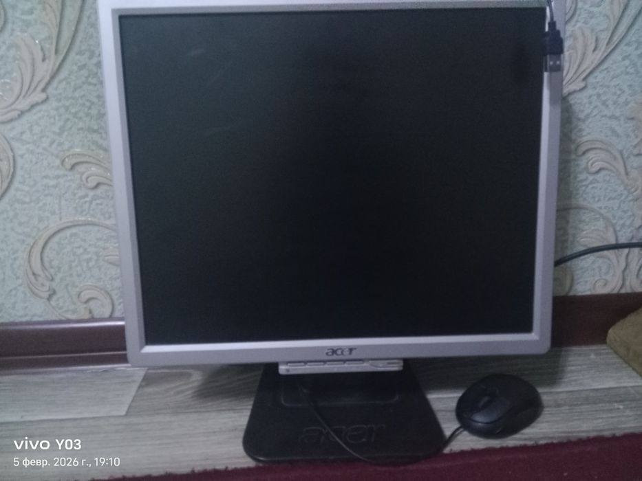 Компьютер  acer.