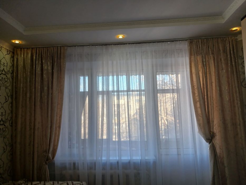 Продаю в зал шторы за 10000 т