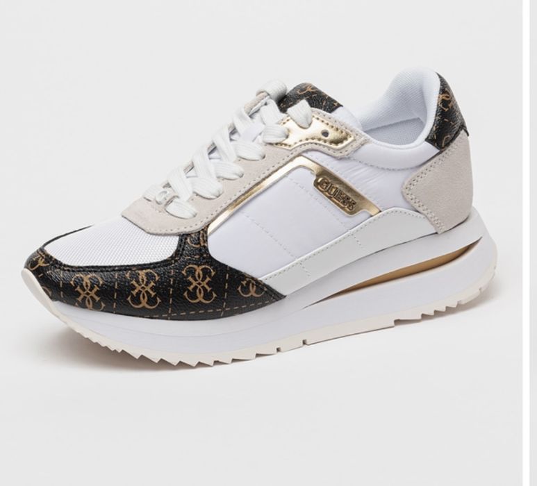 Маратонки Guess за 69€ от 135€