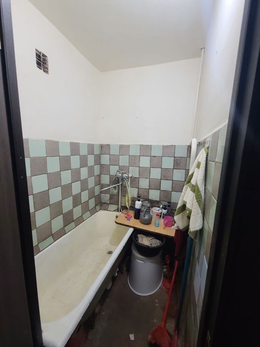 Продаётся квартира чирчик 8 микрорайон 3/1/4/ квартира без ремонта