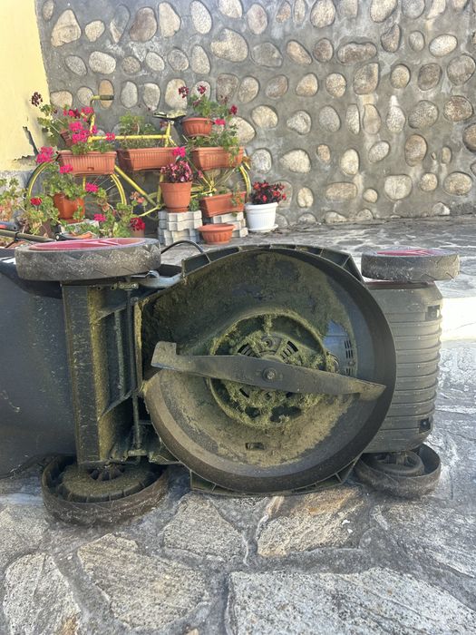 Електричекса косачка Raider 2000W 43см
