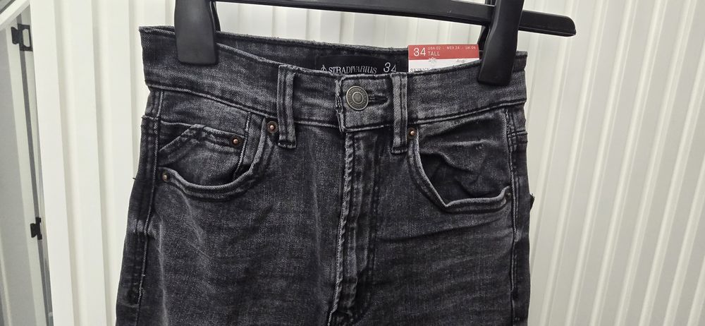 Различни моделчета дънки  НОВИ  8 € бр.