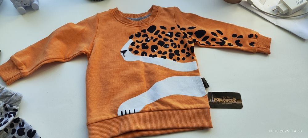 Продам костюмчик детский.