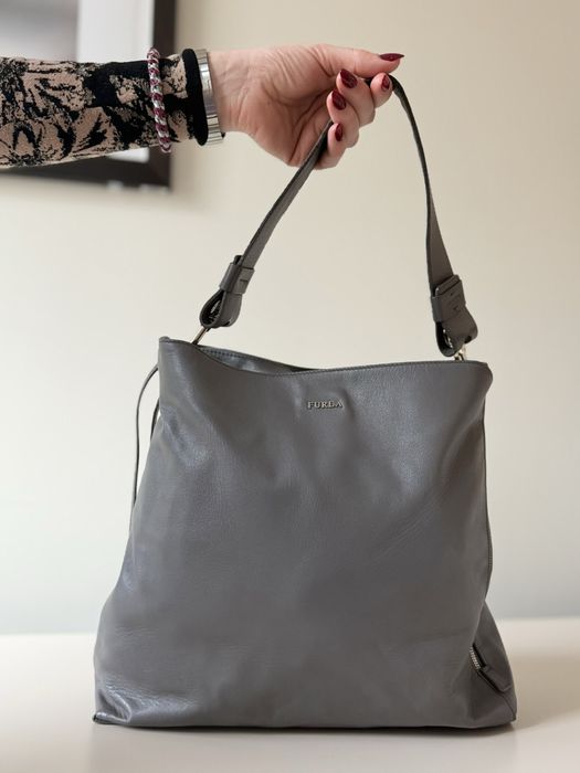 Стилна и практична дамска чанта Furla