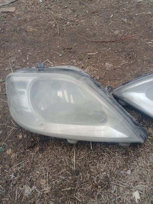 Фары на автомашину ларгус