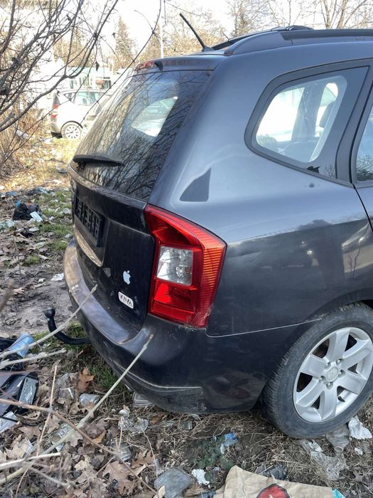 Kia Carens на части