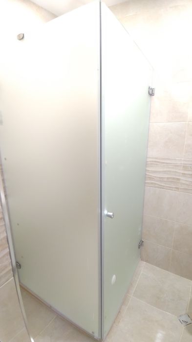 Параван за баня  матирано стъкло