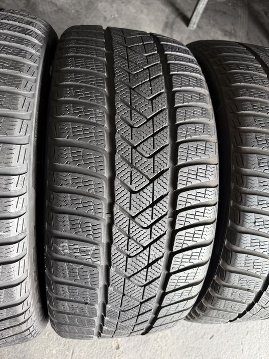 4 anvelope iarna 235/40/19 , Pirelli , TO ( echipate Tesla ) , 6.5 mm !