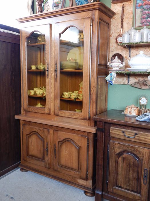 Витрина - шкаф , дъб масив , Франция 1980 г.