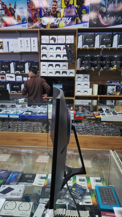 Progaming monitor 27 Curved 180hz