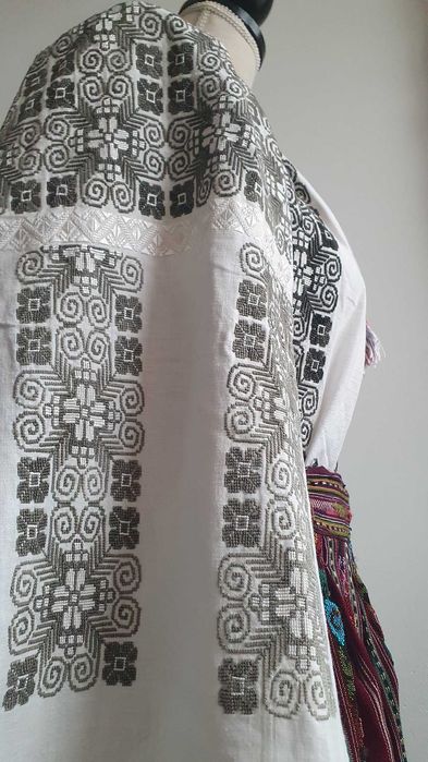 REDUCERE PRET 25%! Costum popular (ie/camasa, valnic/fota/catrinta/zad