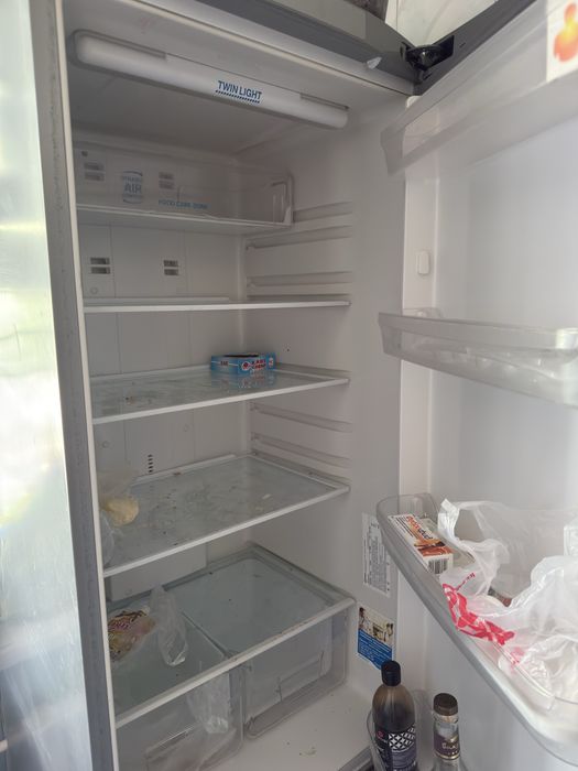 Холодильни  б/у хорошо работает