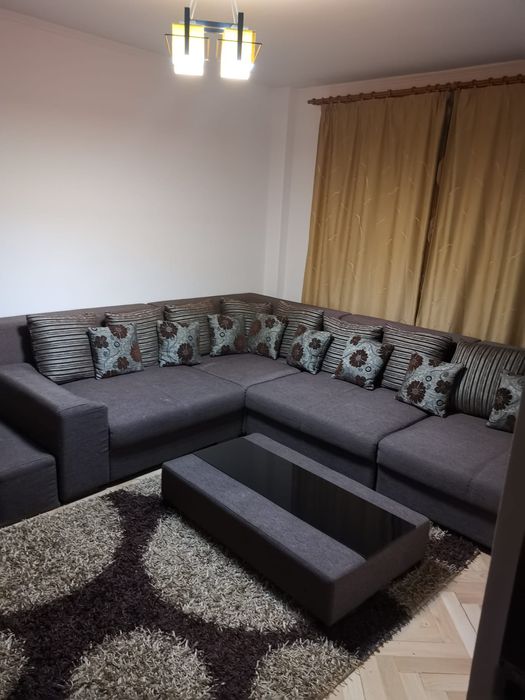 Închiriez apartament cu 2 camere