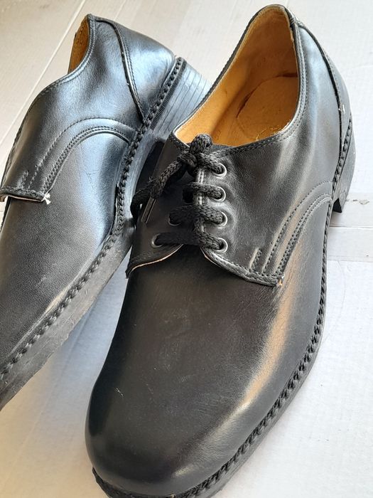 Нови мъжки кожени обувки