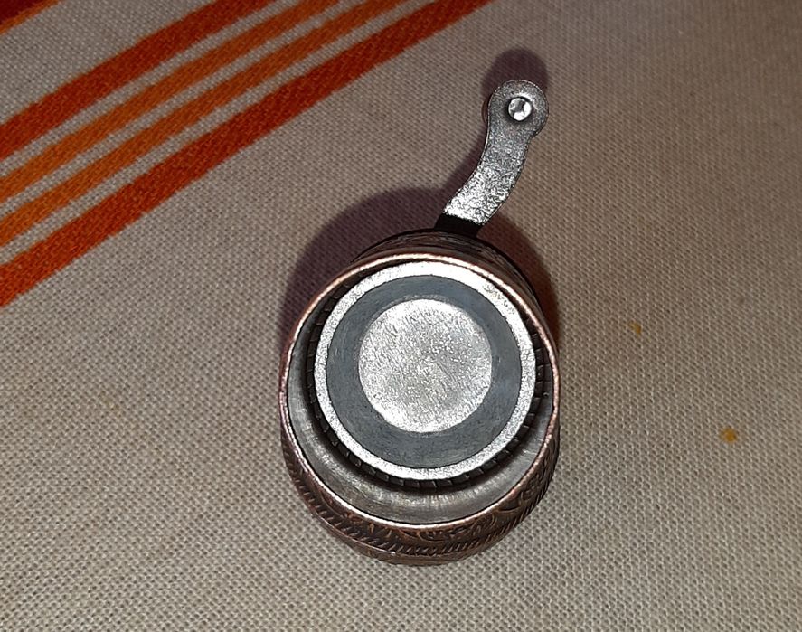 Мелничка за черен пипер