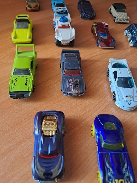 Набор машинки Hot Wheels. 18 штук.