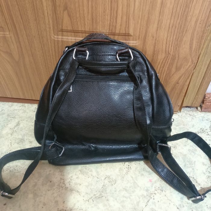 Продам рюкзачки женские