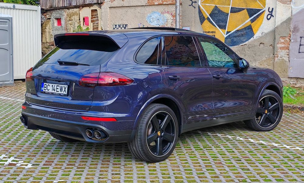 Porsche Cayenne Platinum Edition