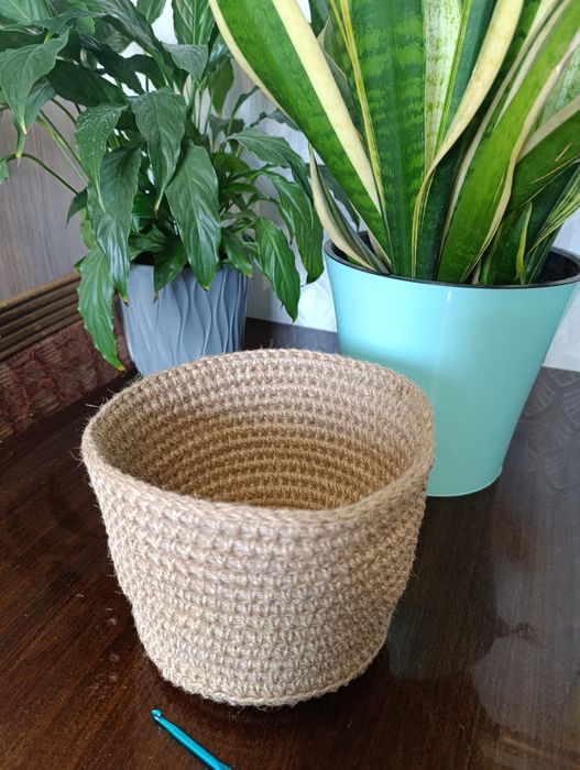 Корзинка для интерьера вязаные из джута