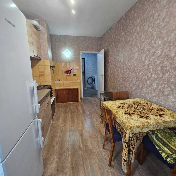 Дава се под наем Едностаен апартамент в Русе, Център - 65 кв.м за 357 € - Снимка #1