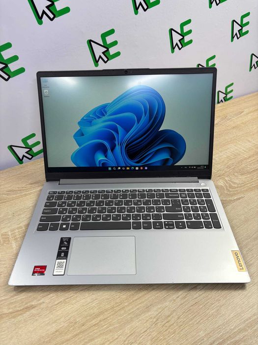 Lenovo IdeaPad 1 15ADA7 / AMD Ryzen 5 3500U / 8 GB / SSD 512 GB