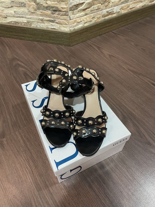 Сандали Guess