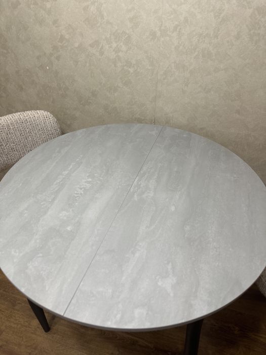 Обеденный стол, новый