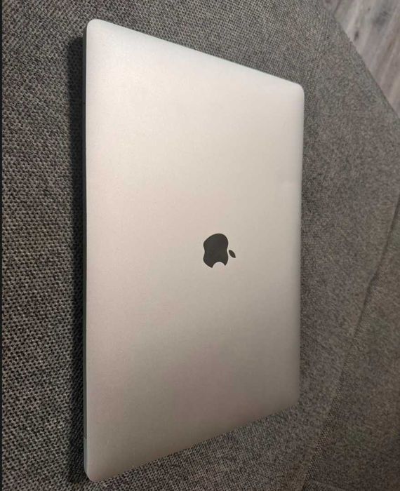 MacBook Pro 2019 MacBook pro touchbar i9-9880H 16GB 512GB SSD PRO560x 4G