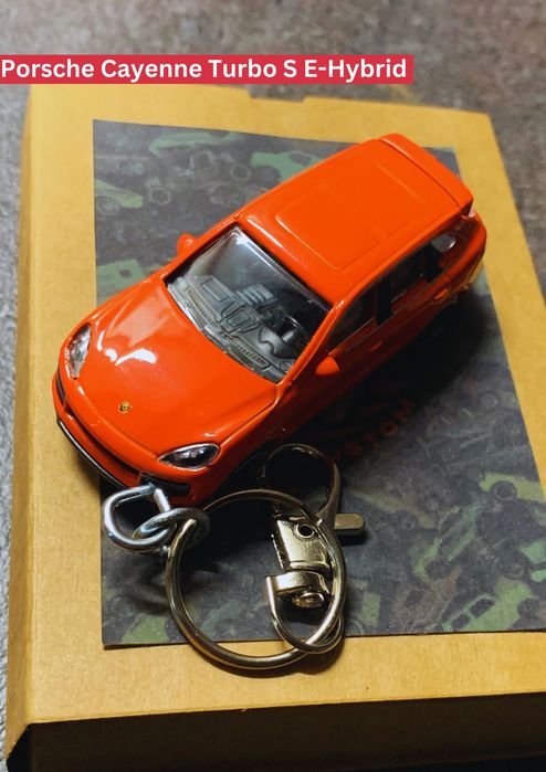 Breloc masinuta metalica Porsche Cayenne ( majorette )
