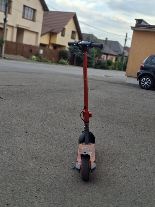 Trotinetă electrică pentru copii