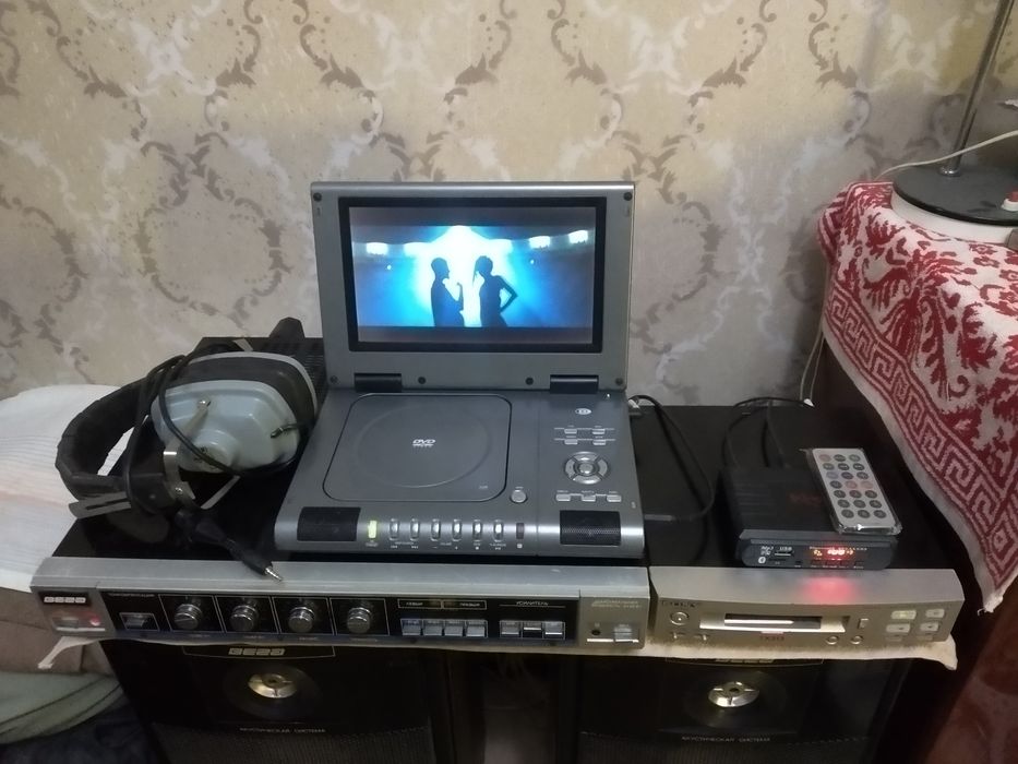 Колонки. Усилитель Вега. Приставка SONY-TX313. МП3. DVD. Наушники.