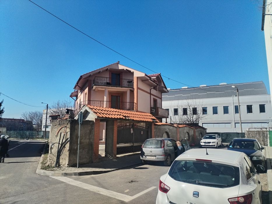 Vilă 450 mp cu 5 apartamente și intrări separate – ideal investiție