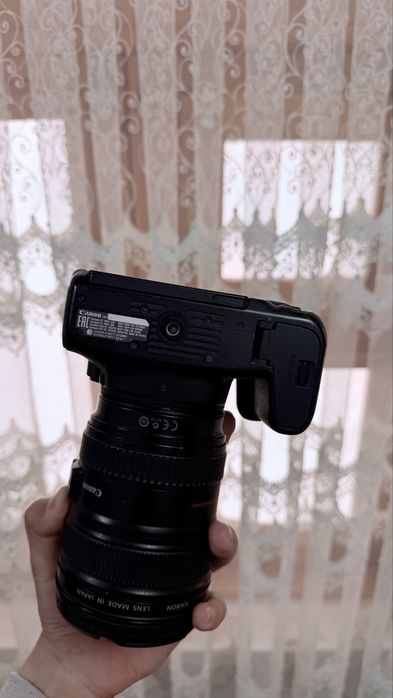 Продаю Canon 77D в отличном состоянии