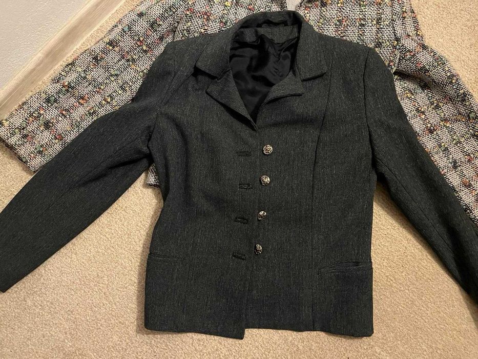 Sacou haina geaca super oferta 35 lei/bucata  SE VAND TOATE LA 200