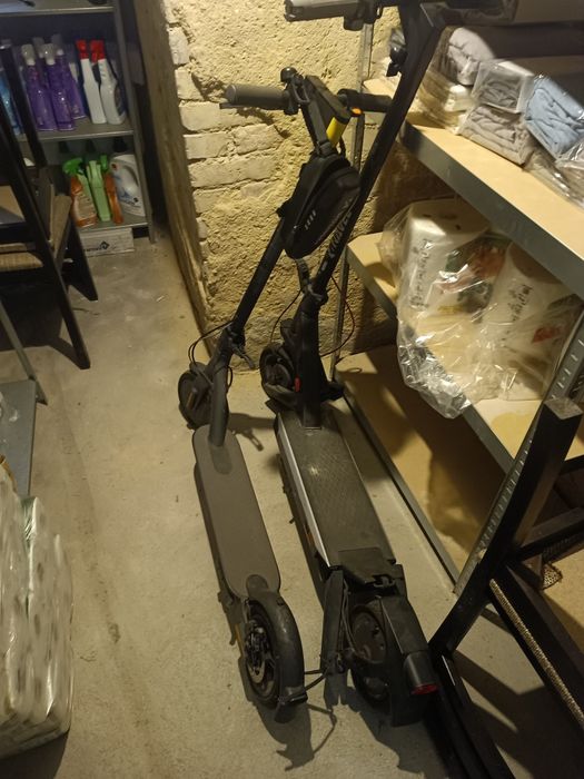 Vând 2 trotinete electrice