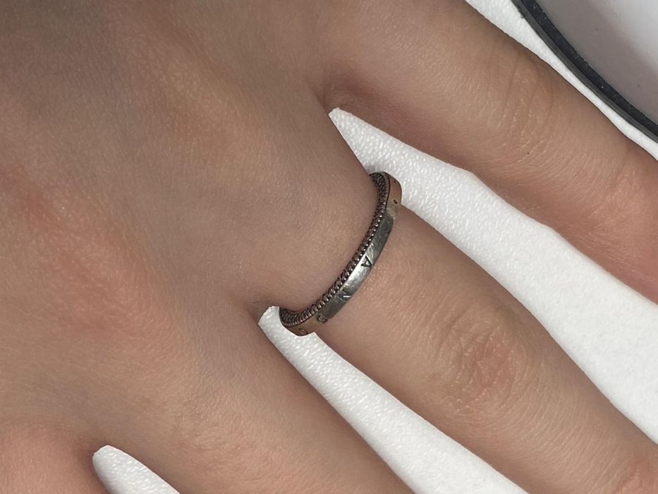Продам кольцо Pandora, размер 15.