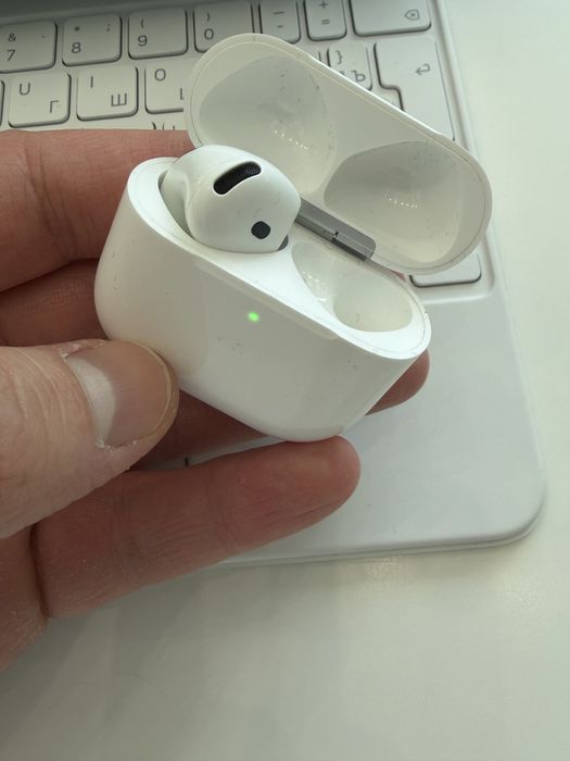 Продам Apple Airpods 4