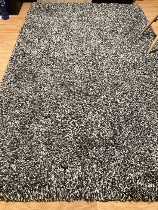 VAND covor  aproape  nou, a fost  primit cadou insa nu imi place.