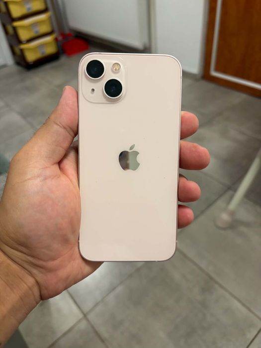 Vand iphone 13 unu albastru unu roz