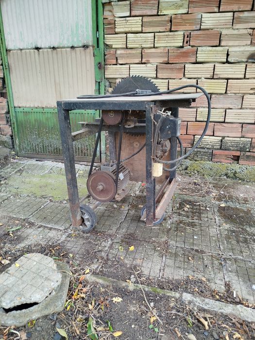 Циркуляр.    Трифазен