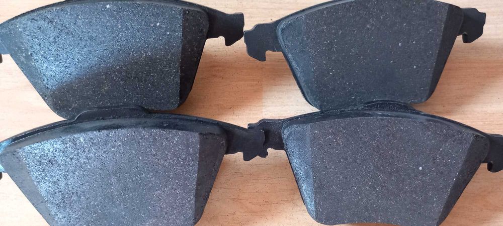 Продавам  Чисто нови накладки BOSCH 18.6mm.