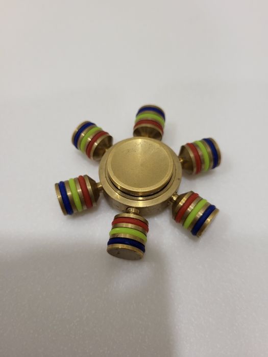 Спиннер игрушка.