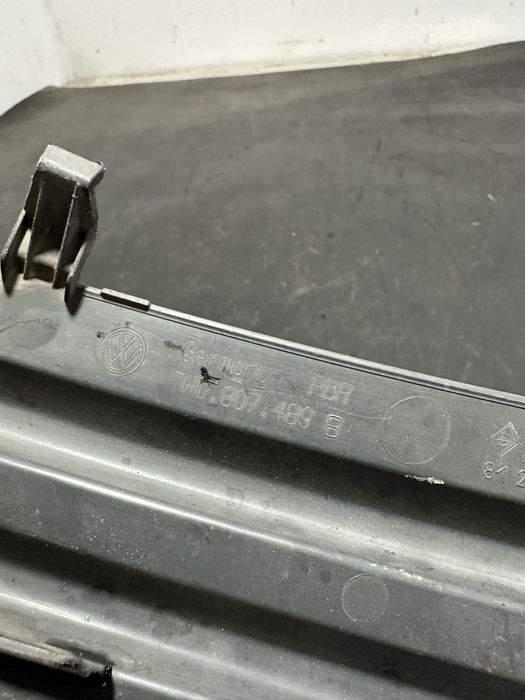 Grila proiector ceata stanga Vw Transporter T5 | 7H0807489