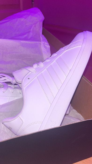 Обувки adidas,ниски