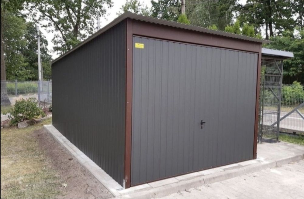 Vand garaje auto modulare pe structura metalica