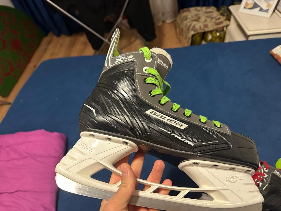 Продам коньки bauer