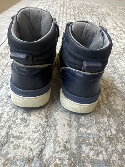 Деские ботинки кожанные